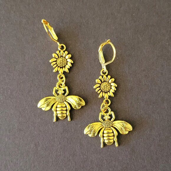 Beautiful HONEY BEE Sunflower Gold Lever Back Earrings , Nature, Boho Flower - Picture 6 of 6